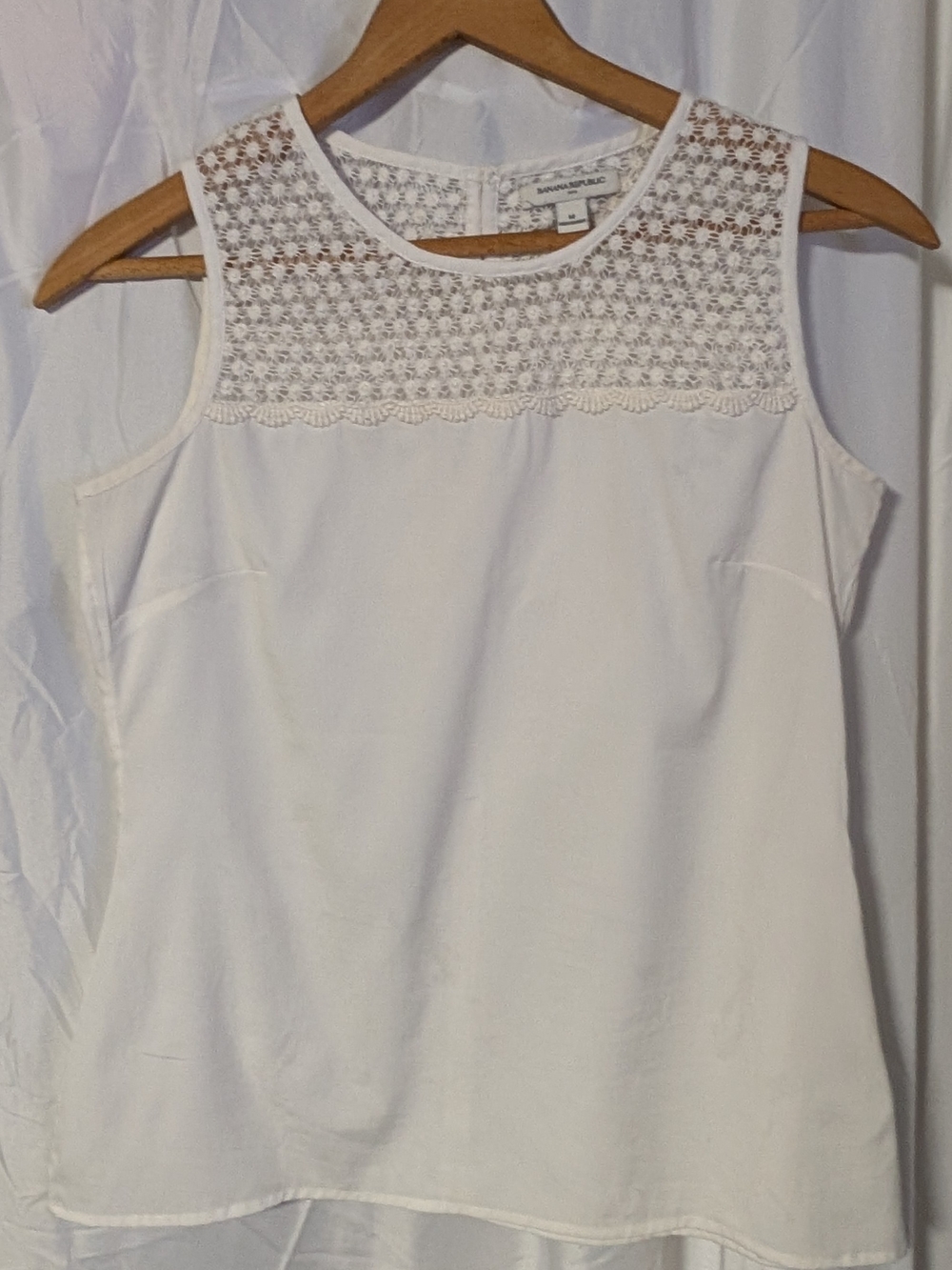 Banana Republic White Crochet Yoke Sleeveless Camisole